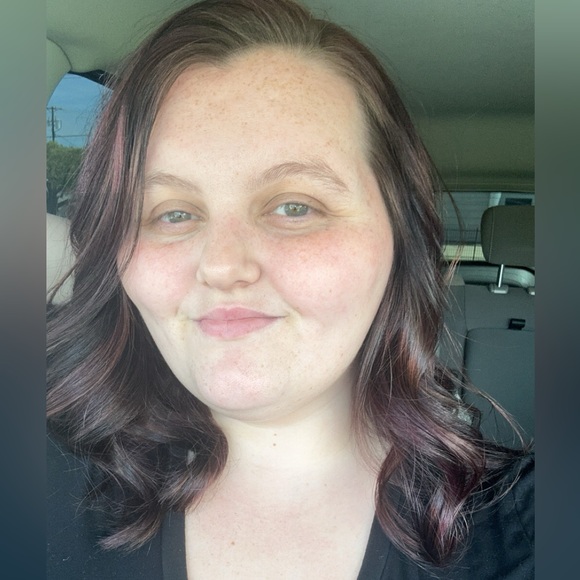 Meet your Posher, Elizabeth - Picture 1 of 6